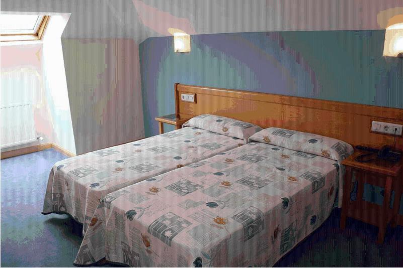 Hotel La Guindal Arriondas Δωμάτιο φωτογραφία
